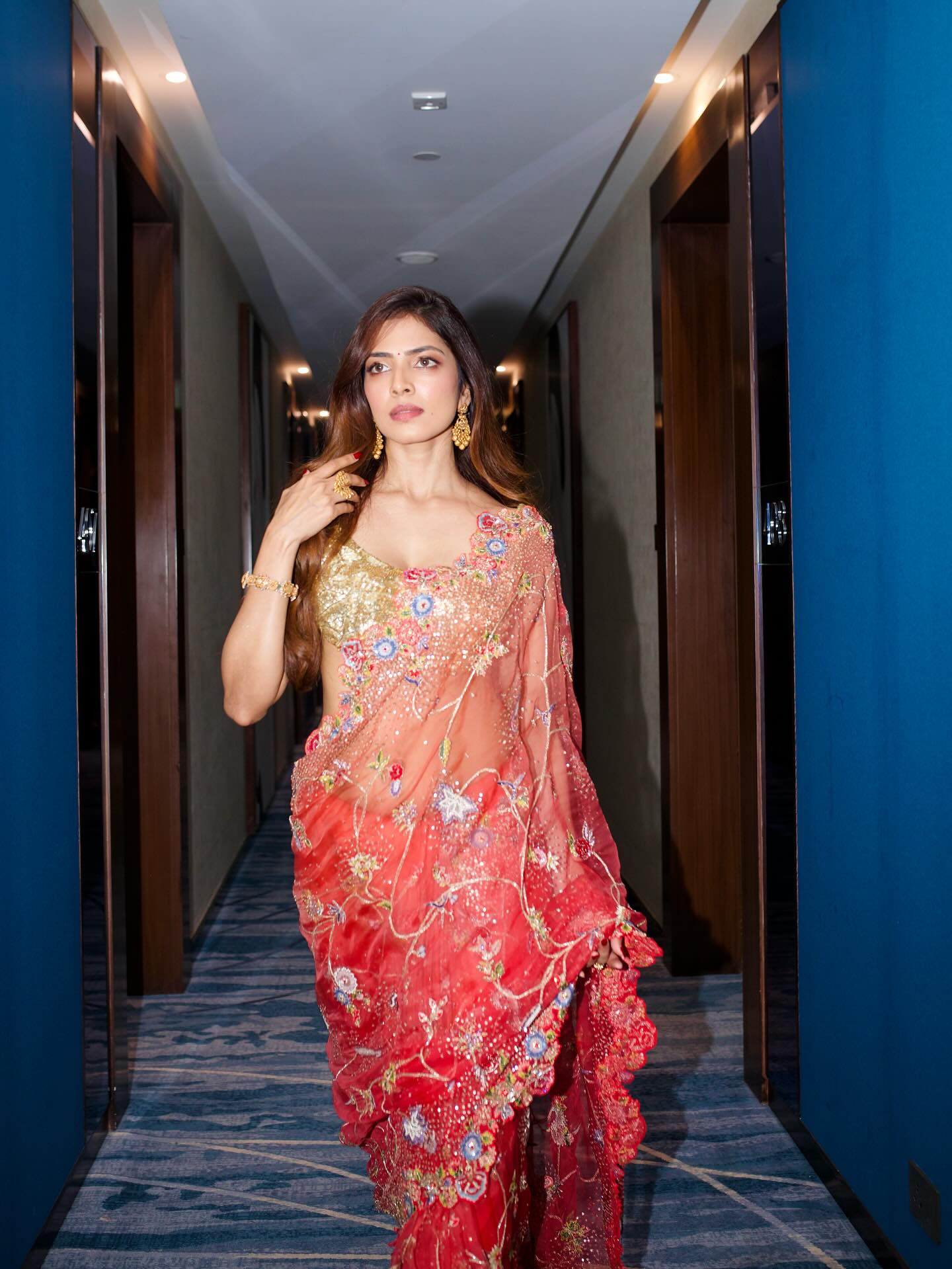 Malavika Mohanan Gorgeous Ethnic Saree Style