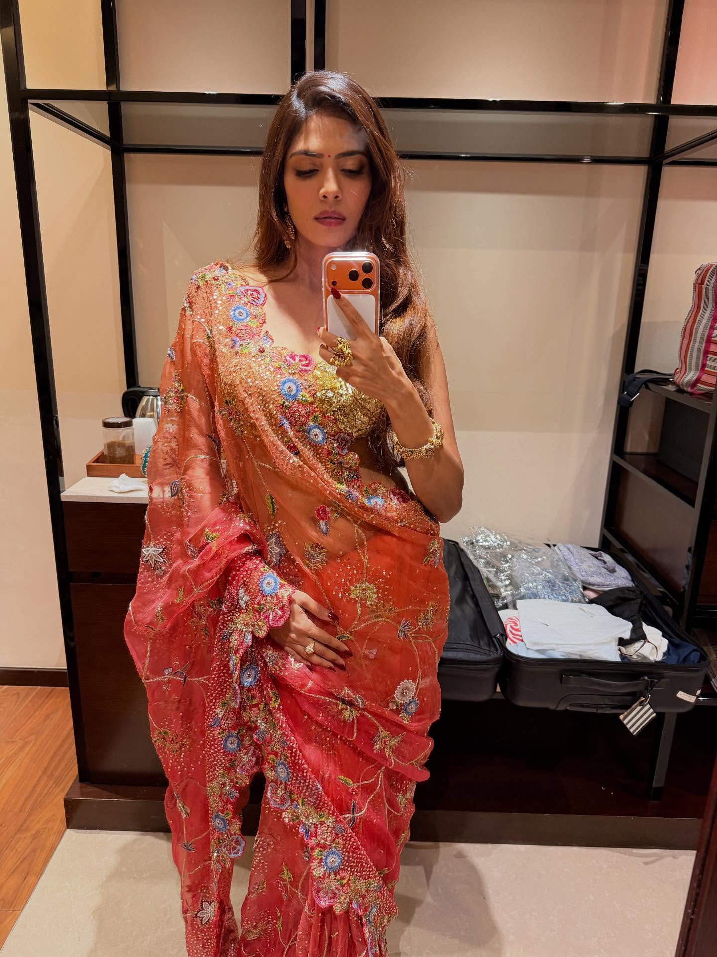 Malavika Mohanan Bold Saree Glamour Photoshoot