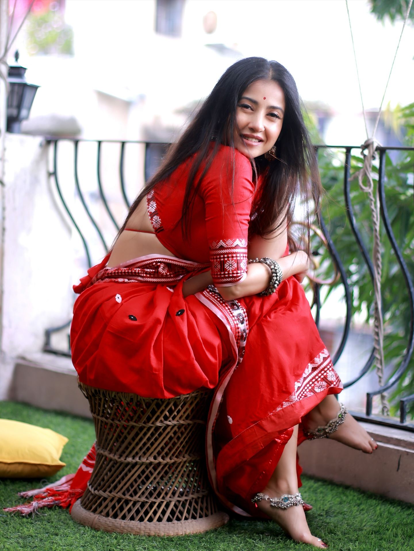 Monami Ghosh Exudes Class In Ethnic Wear