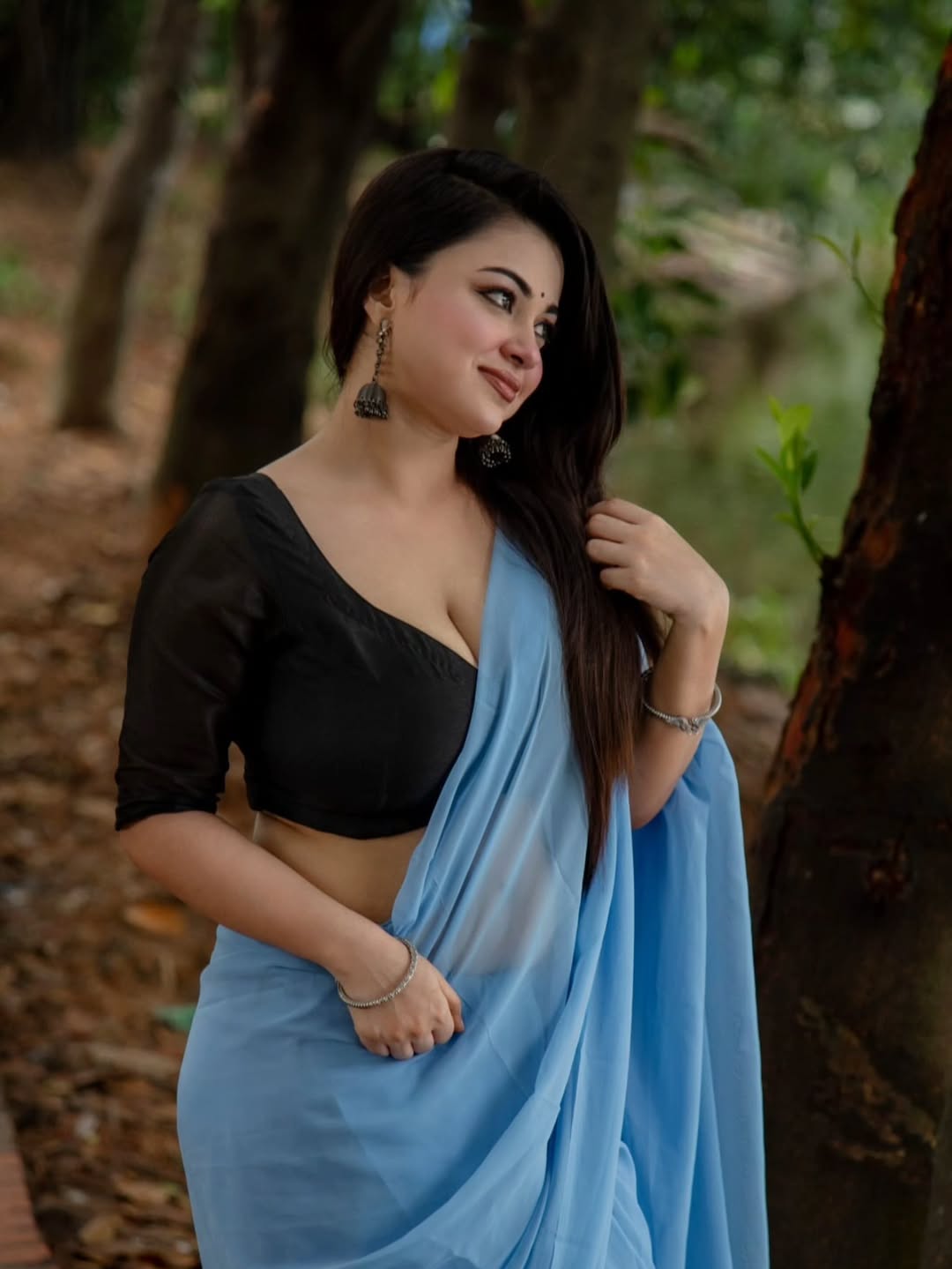 Mumtahina Jahan Striking Saree Photo Edit