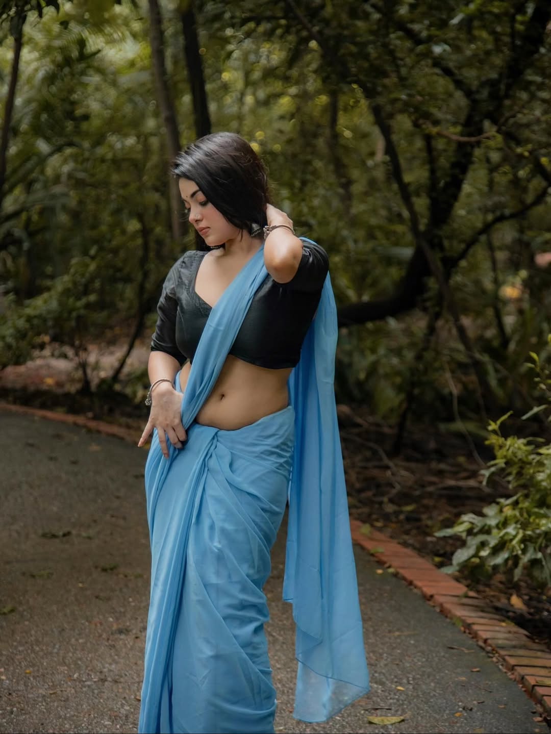 Mumtahina Jahan Black And Blue Saree Fit