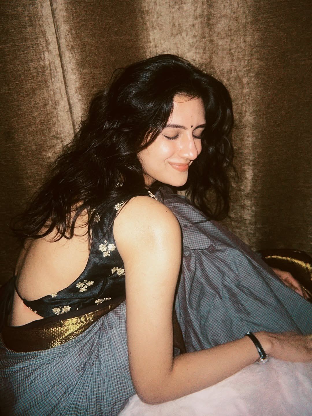 Nivaashiyni Krishnan Captures Retro Mood Vibe