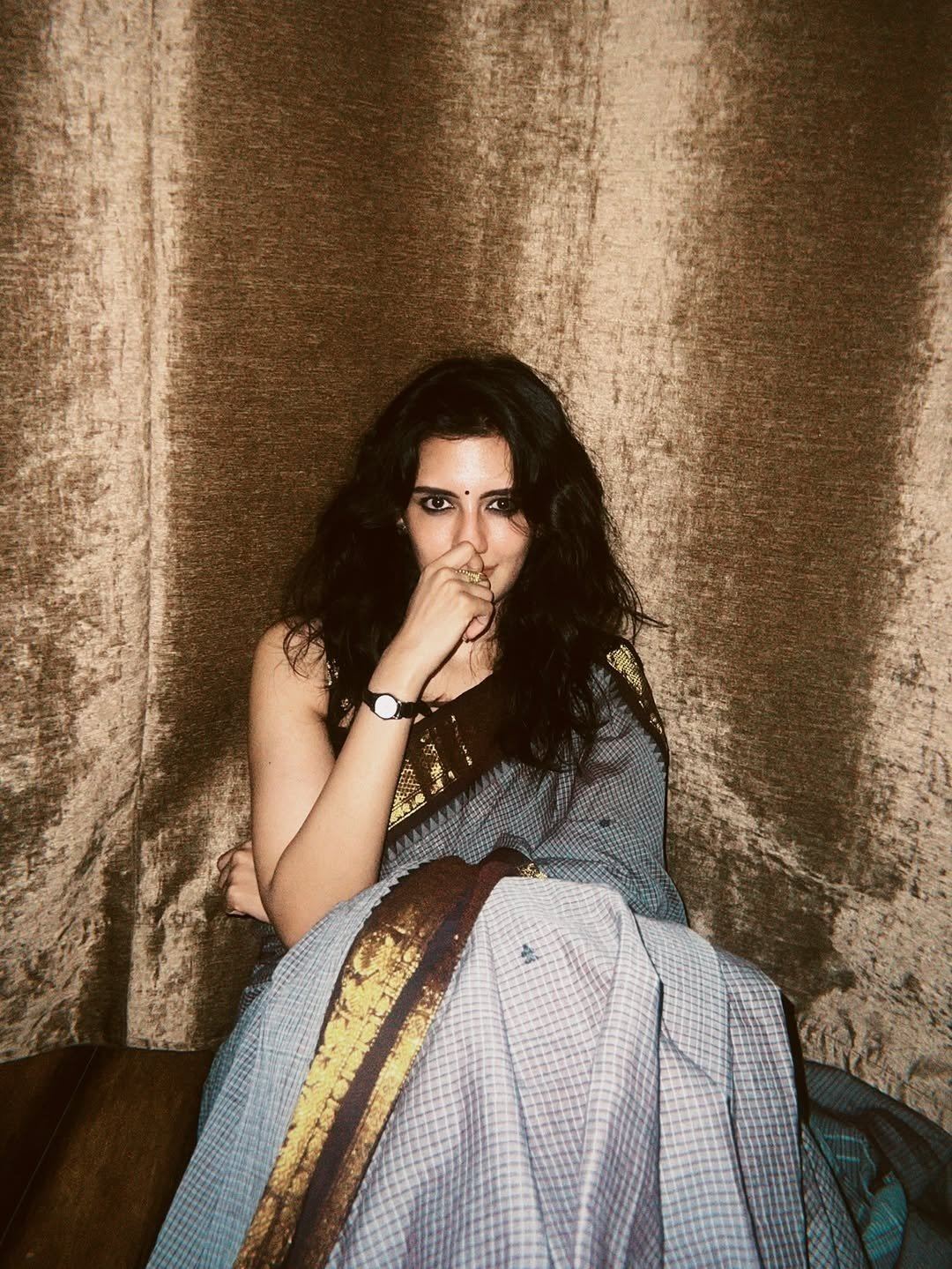 Nivaashiyni Krishnan Poses In Draped Saree Glam