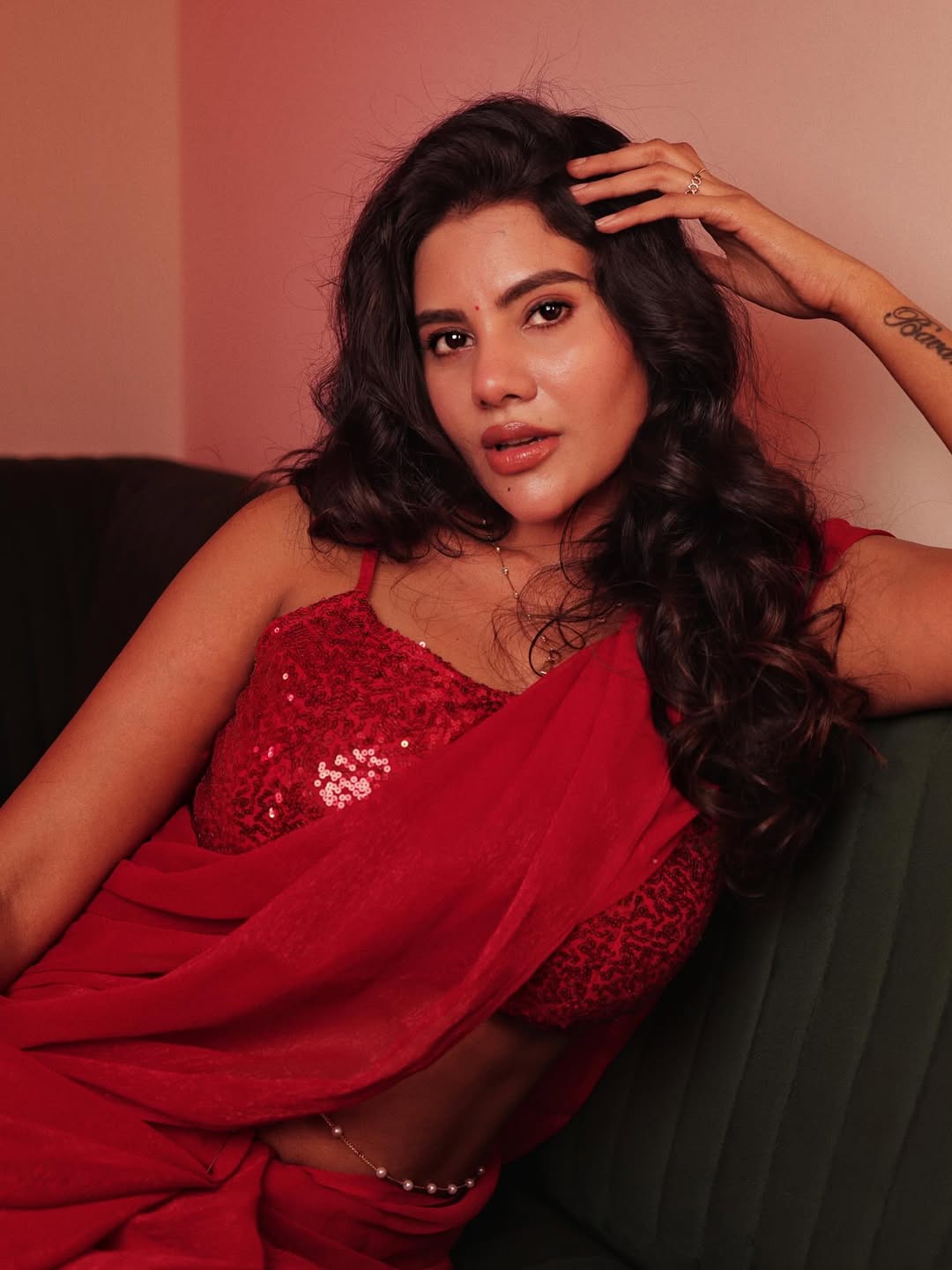 Nivisha Elegant Yet Bold Saree Glamour