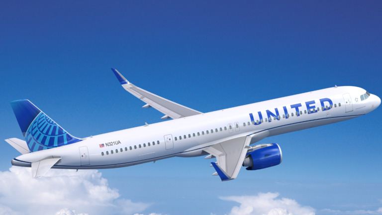 Former United Airlines pilot files lawsuit