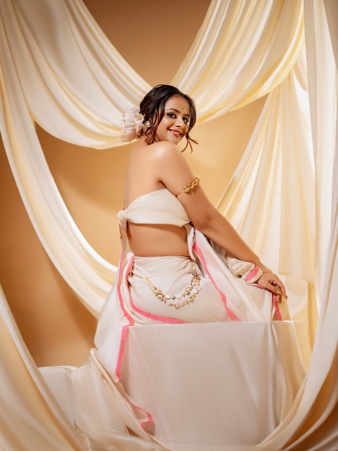 Prachi Tehlan Flaunts Curves In Saree Fit