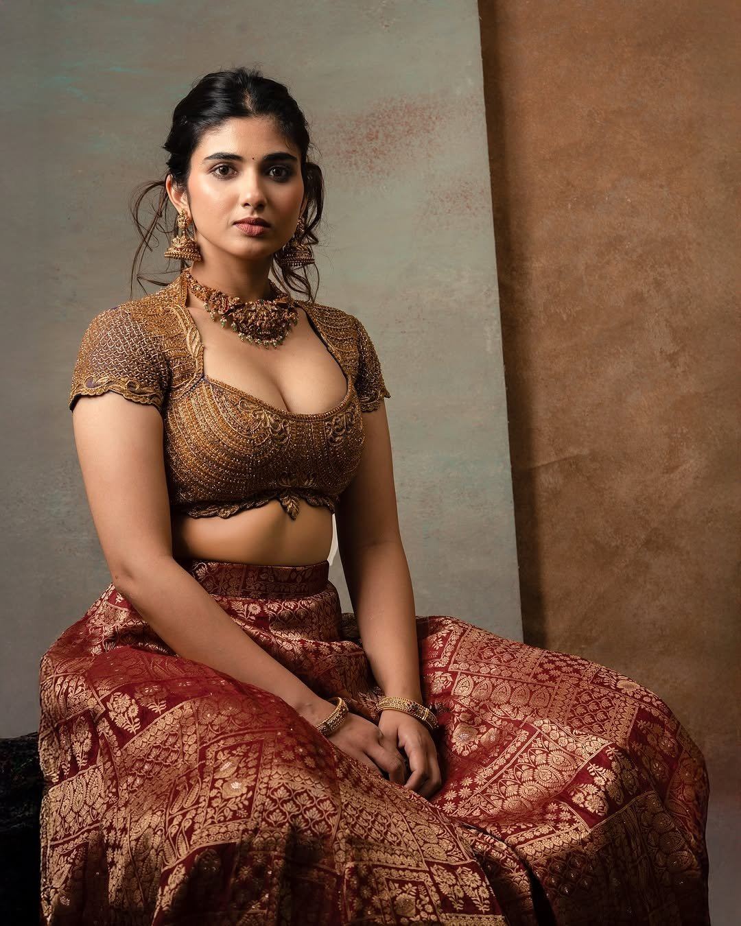 Pragya Nagra Flaunts Regal Desi Glam