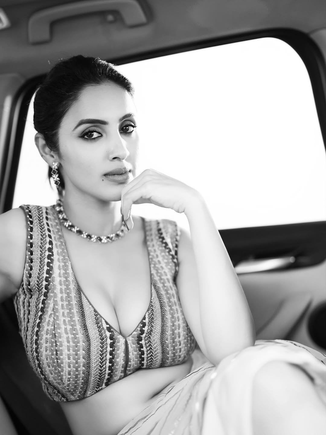 Priyanka Kholgade In Yellow Saree Glam Look