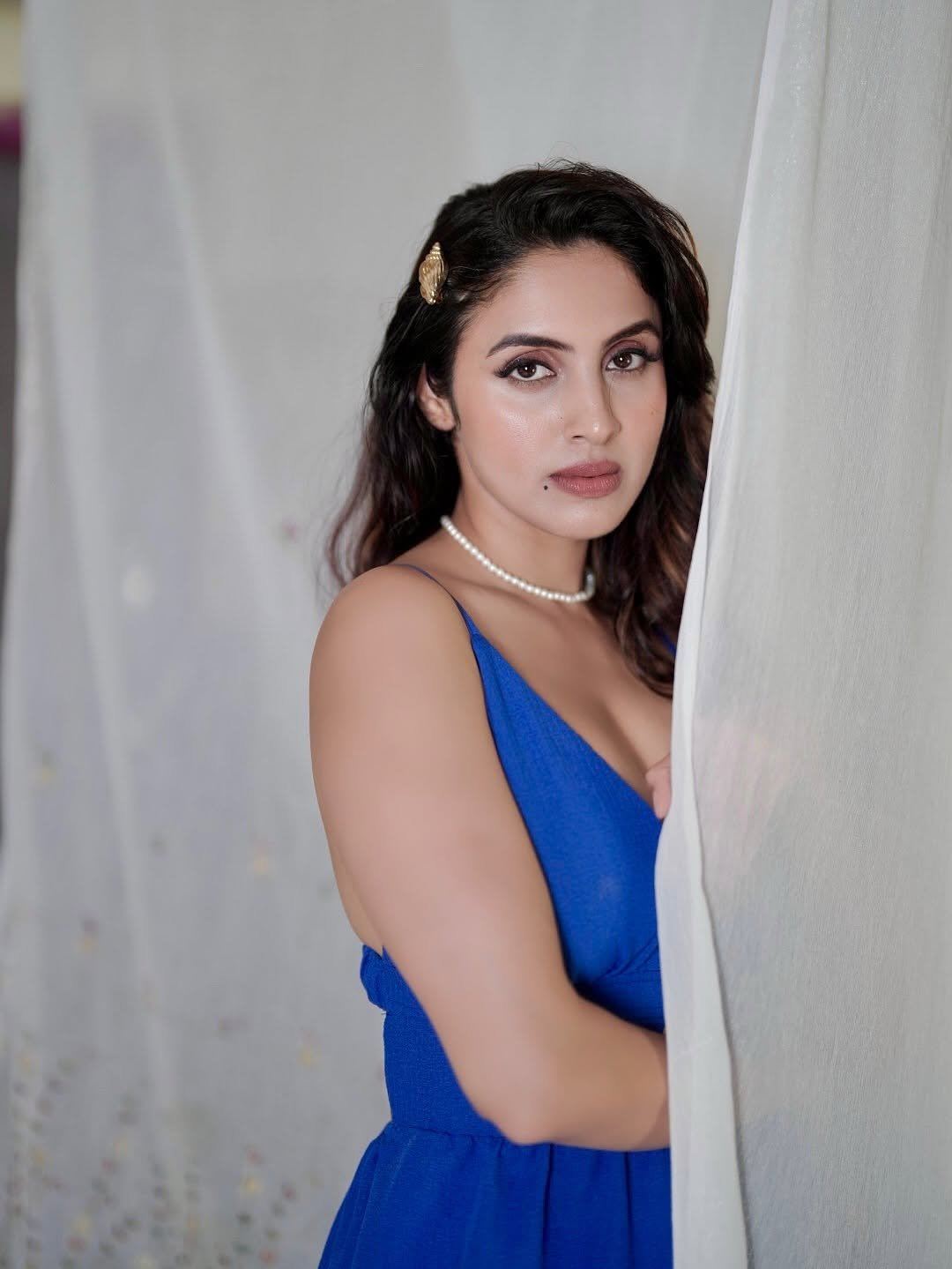 Priyanka Kholgade Stuns In Vintage Glam Mood