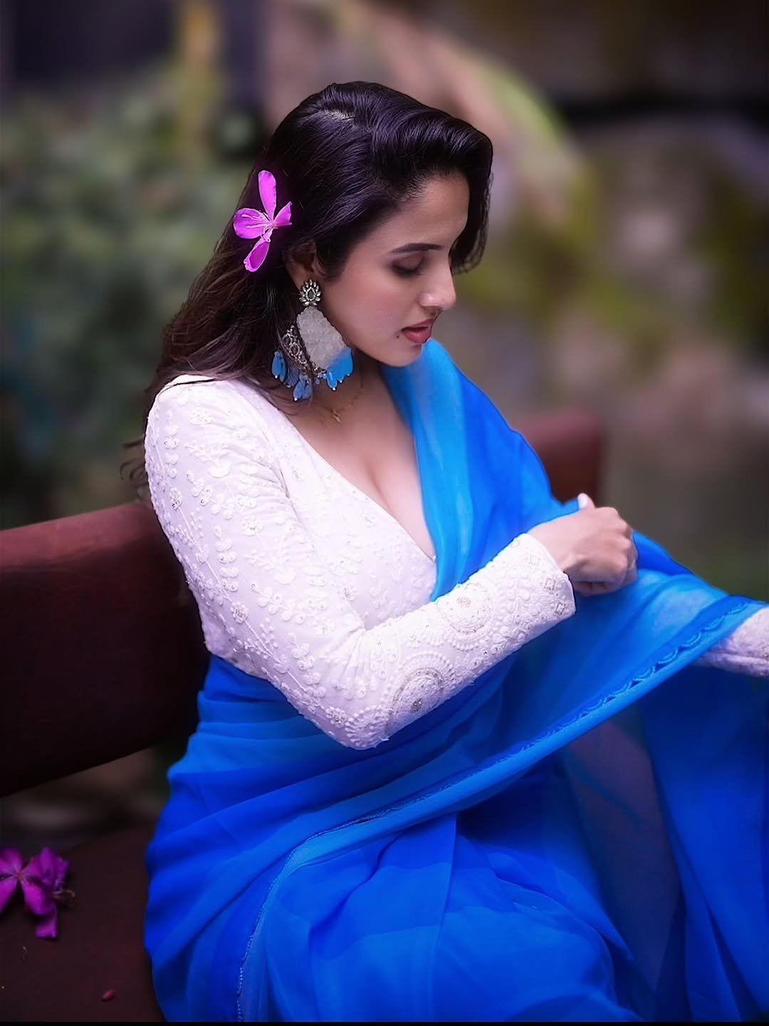 Priyanka Kholgade In White And Blue Saree