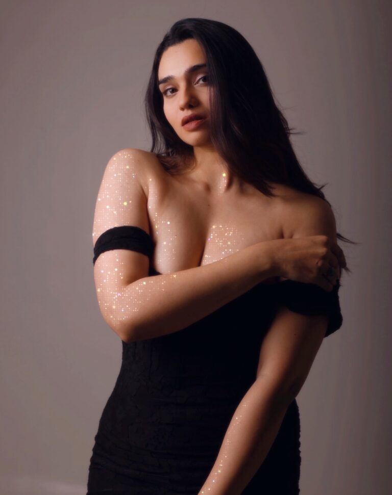 Purvi Mundada Dazzles In Sparkling Black Fashion Look