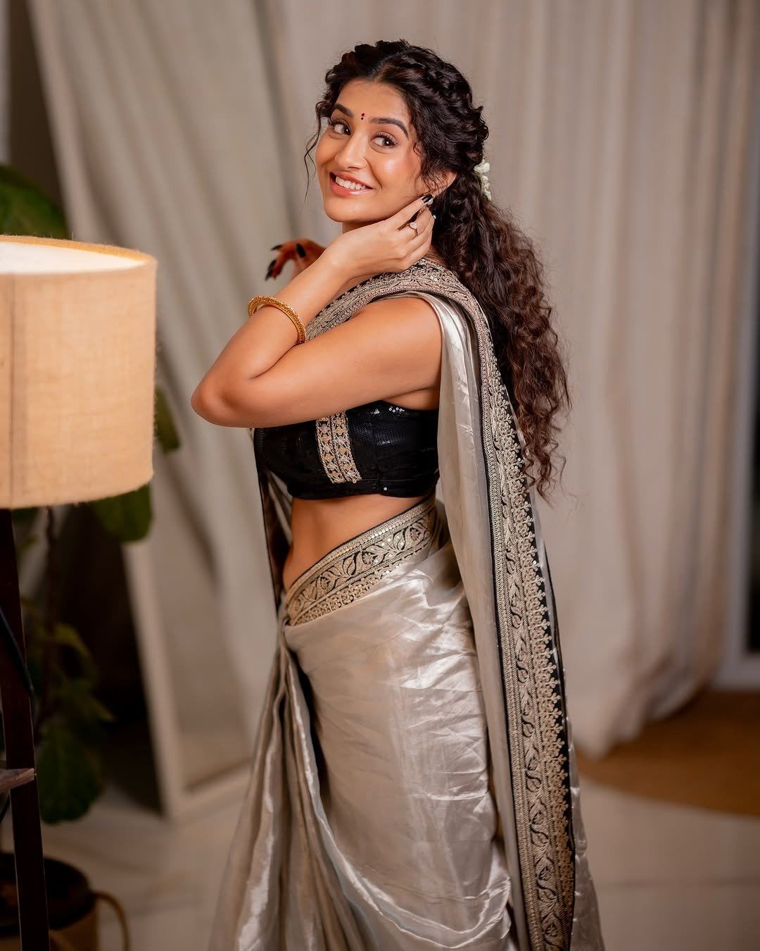 Rashi Singh Dazzles In Silver Saree Look