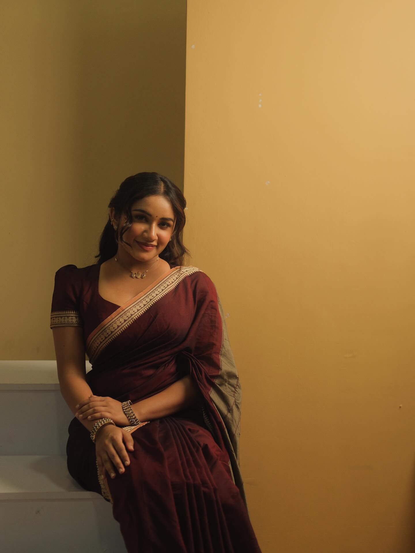 Raveena Daha Flaunts Classic Saree Style