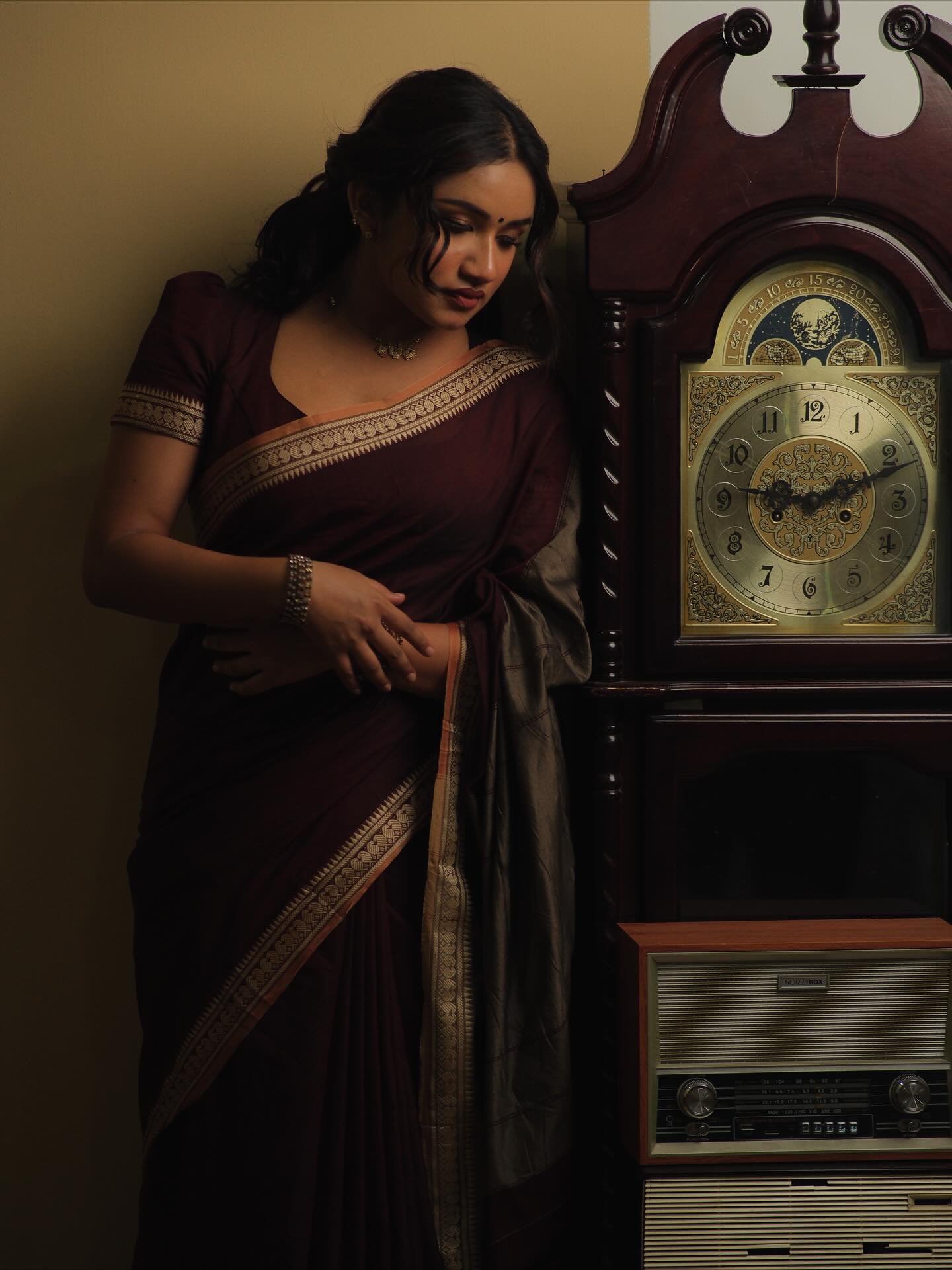 Raveena Daha Captures Elegant Hotness