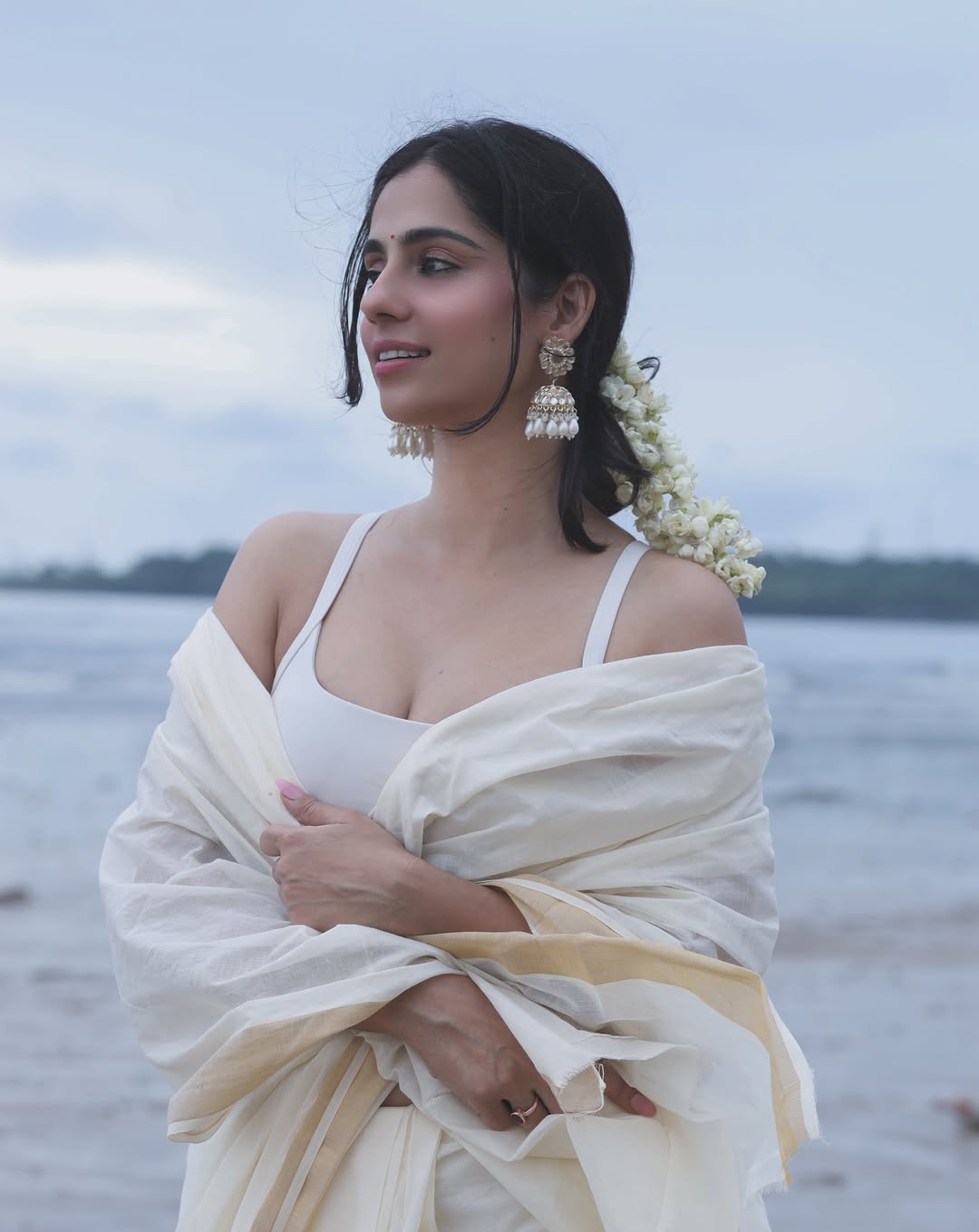Beachside Glamour Look Of Rose Sardana