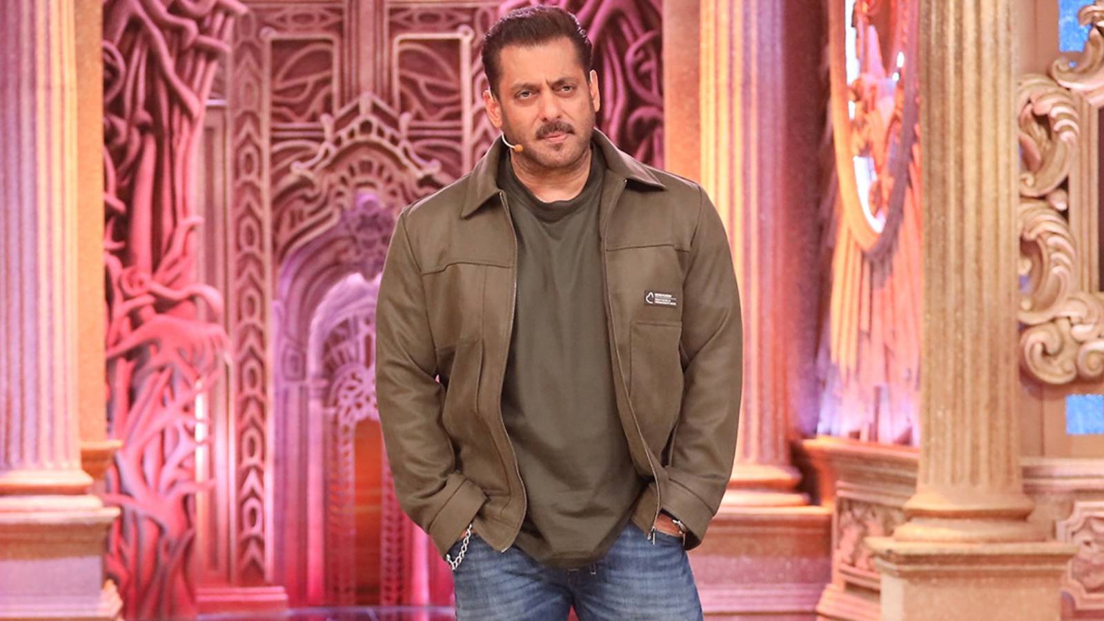 Salman Khan on Bigg Boss stage during weekend episode