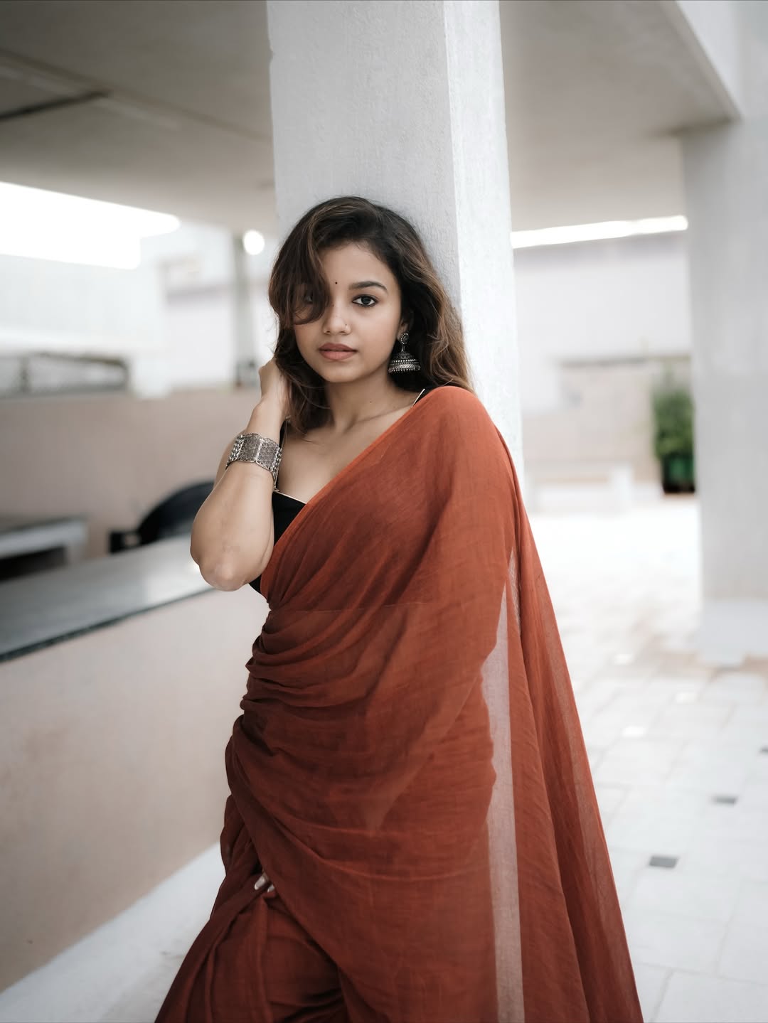 Sanjana Tiwari Glows In Minimal Saree Glam