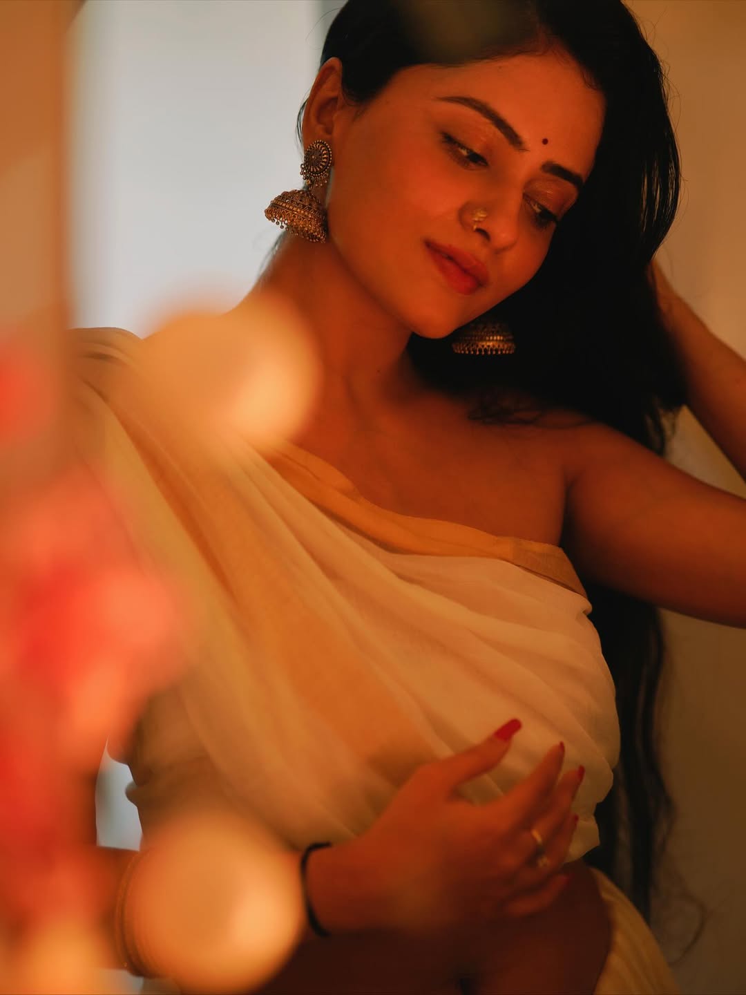 Sanya Thakurrr’s Minimal Saree Glam Look