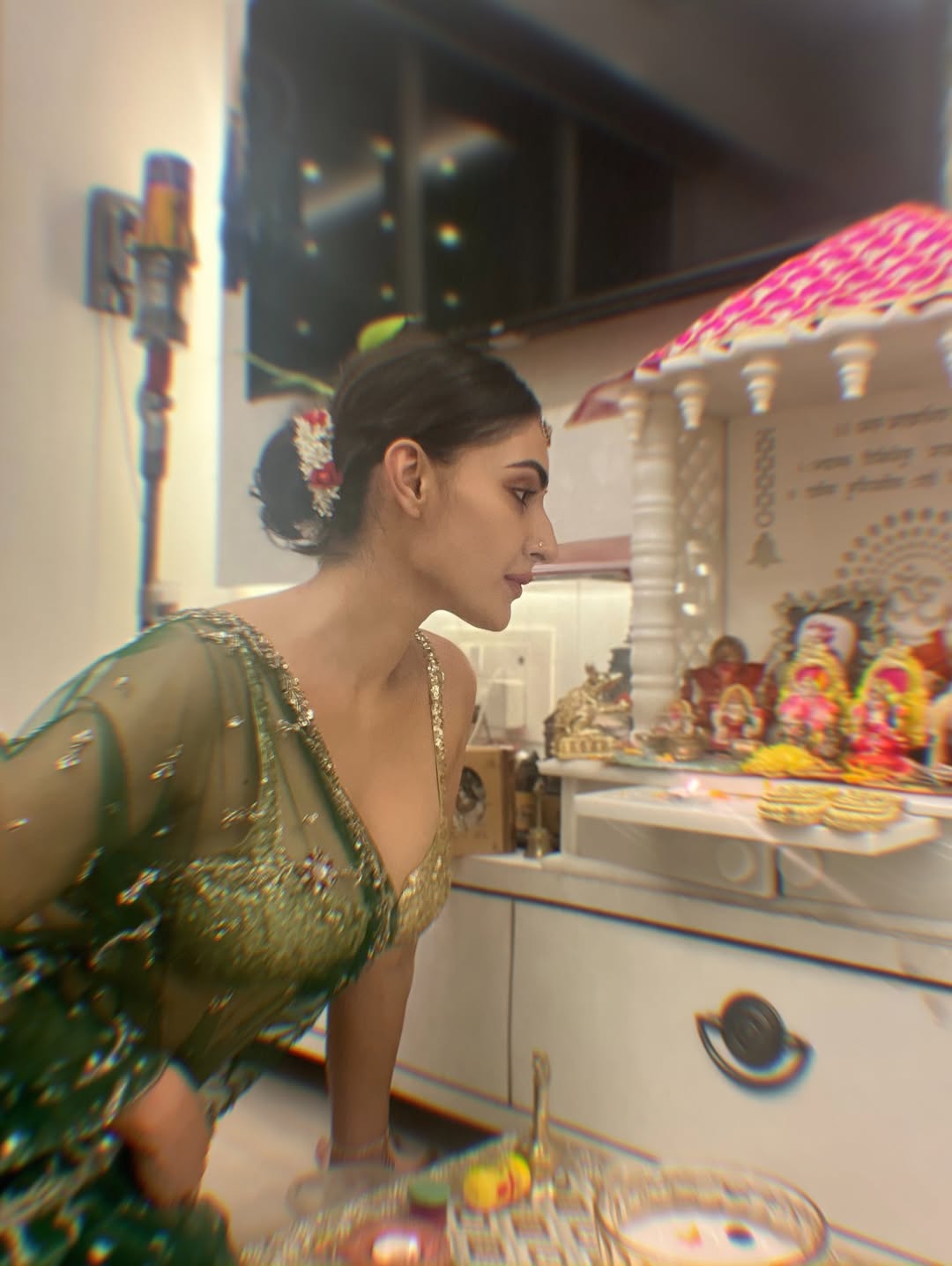 Shivangi Verma In Gold And Green Outfit