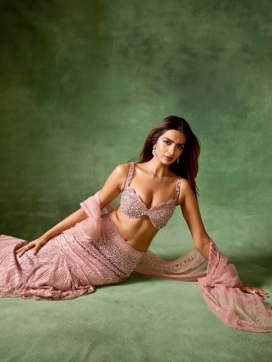 Shruti Chauhan In Sparkling Pink Outfit