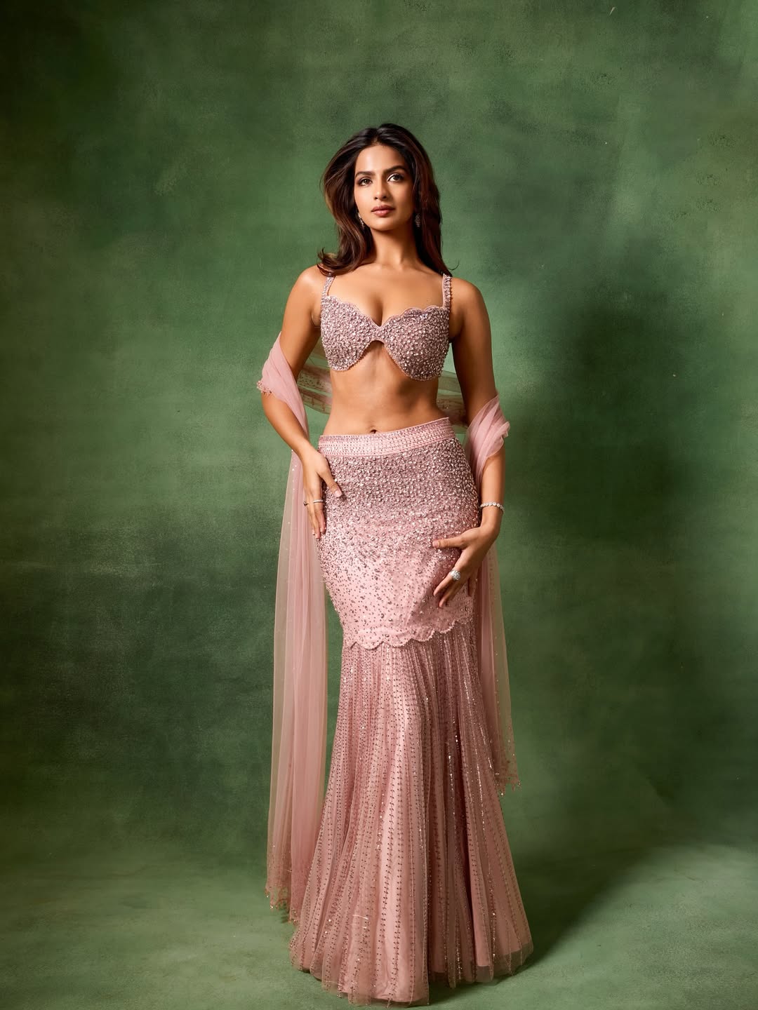 Shruti Chauhan Stylish Pink Fashion Look