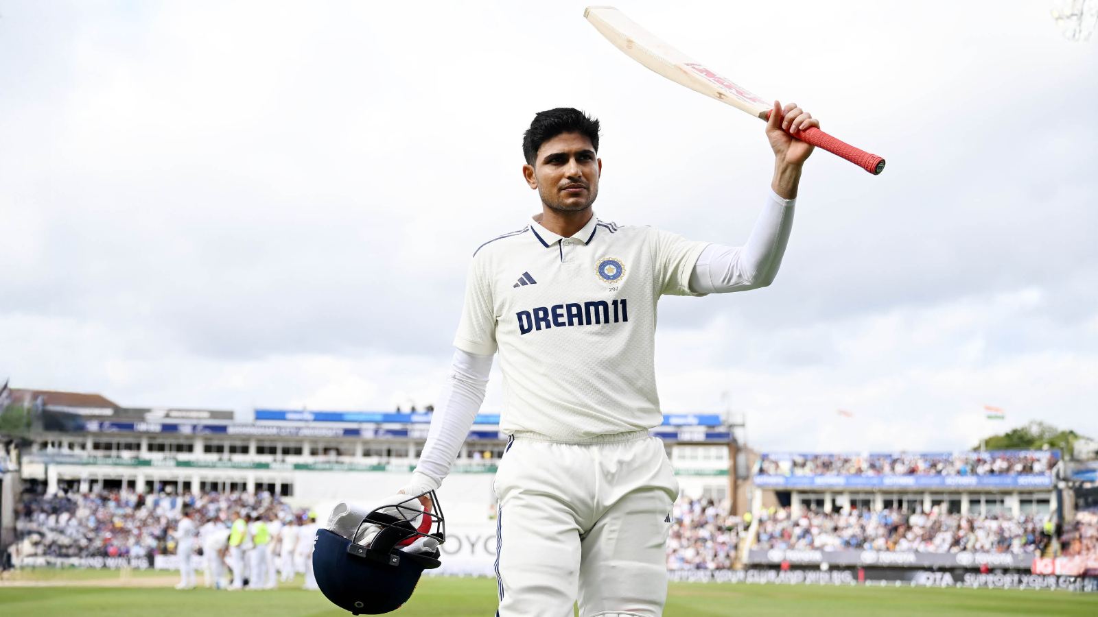 Shubman Gill talking to cricket legends