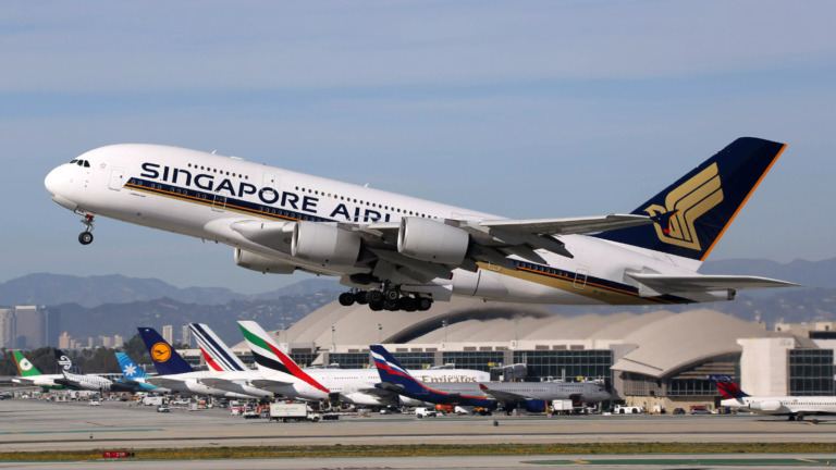Singapore Airlines flight returns to Melbourne