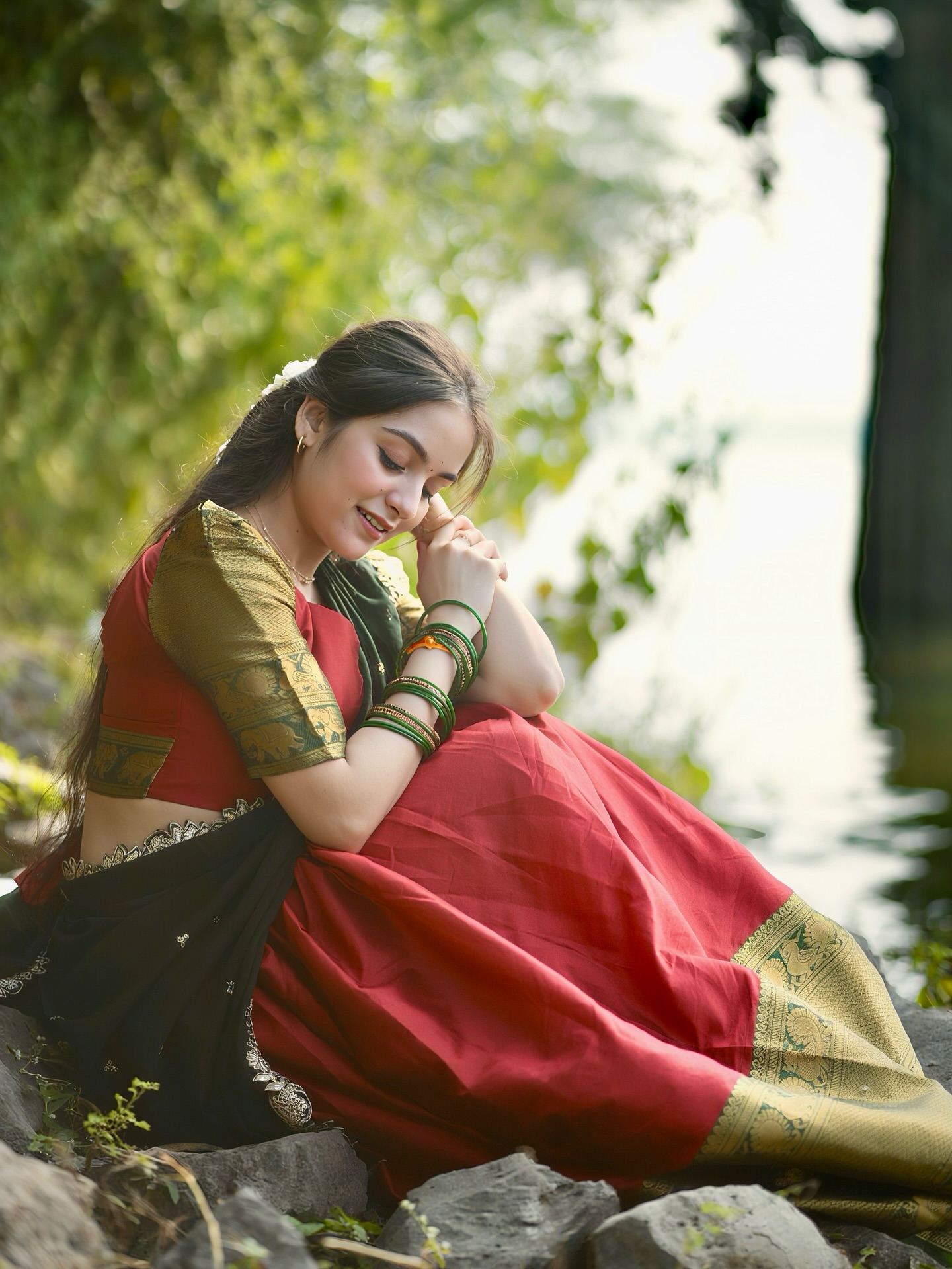 Soumya Sharma’s Red-Green Saree Look