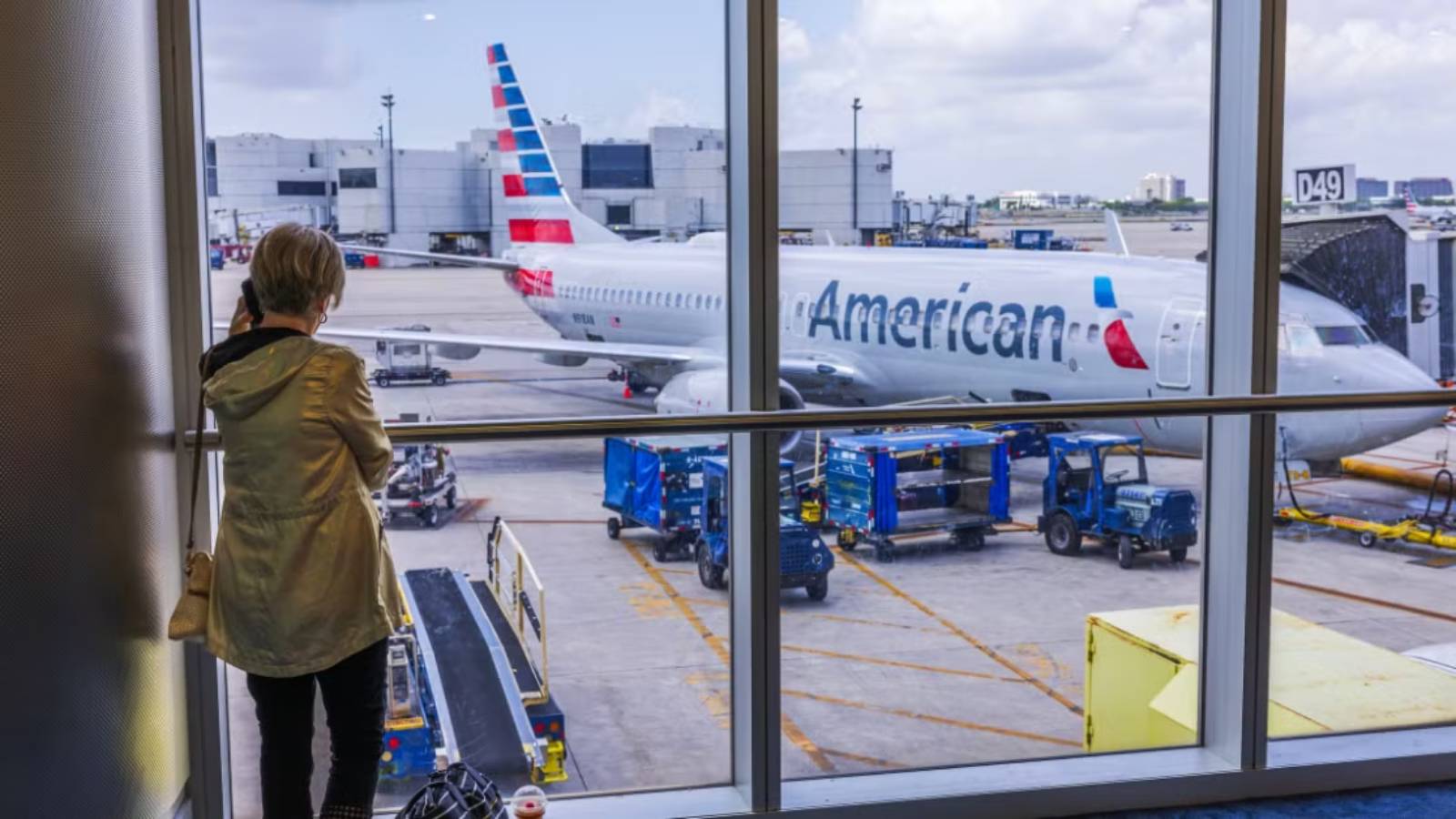 Stranded passengers after flight cancellation in Rome