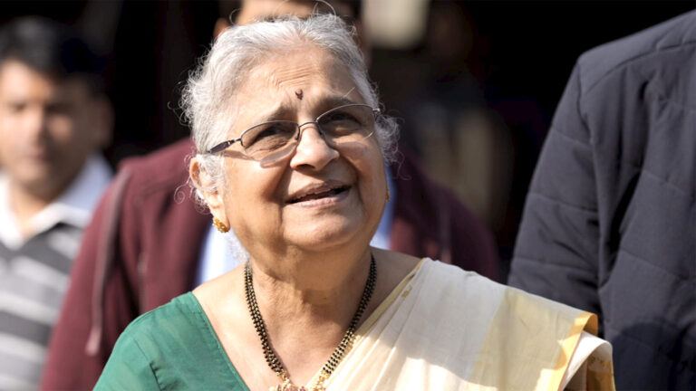Sudha Murthy shopping in Dubai market