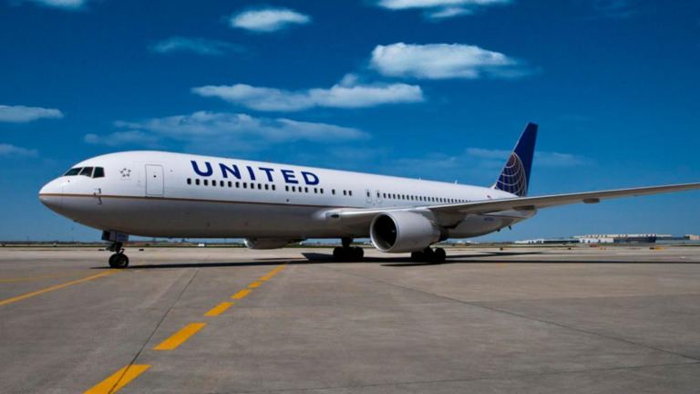 United Airlines 737 MAX emergency landing after balloon hit