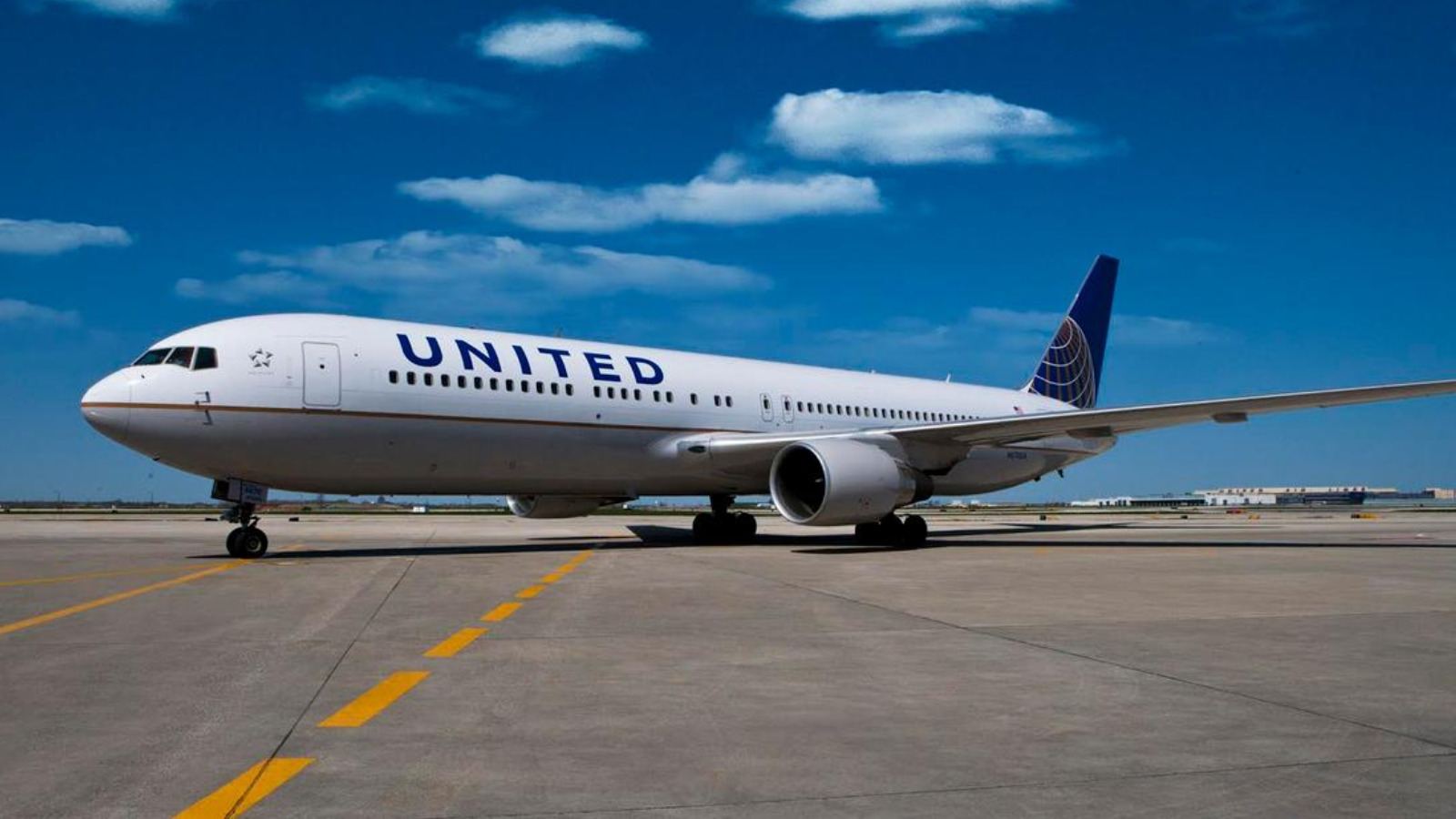 United Airlines 737 MAX emergency landing after balloon hit