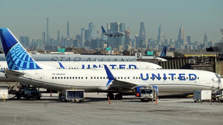 United Airlines passenger arrested in Houston