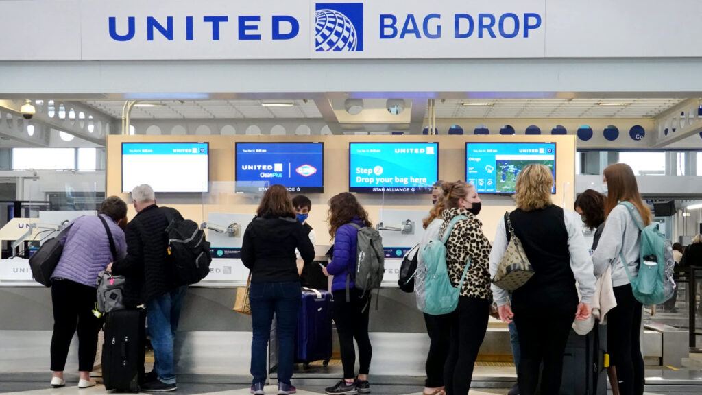 United Airlines carry-on complaint