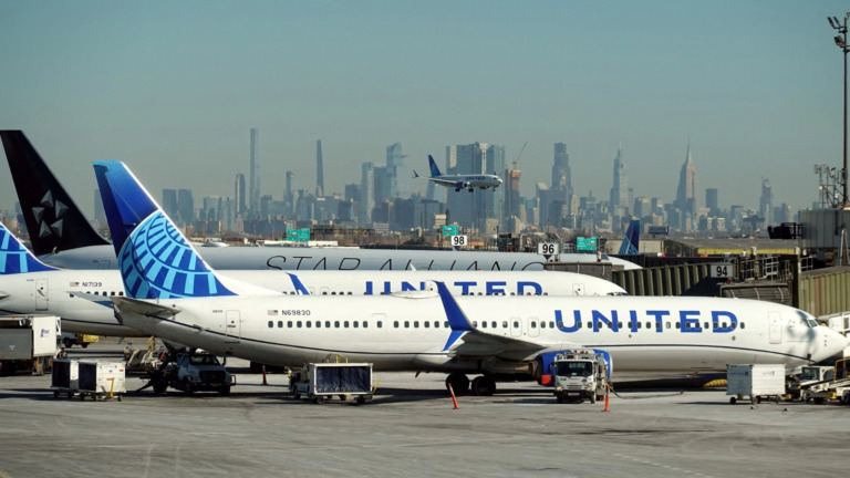 United Airlines denies fake elite perks