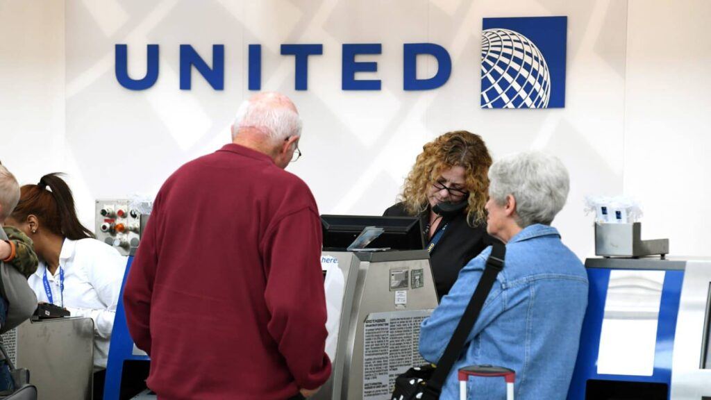 United Airlines plane grounded at Lisbon Airport