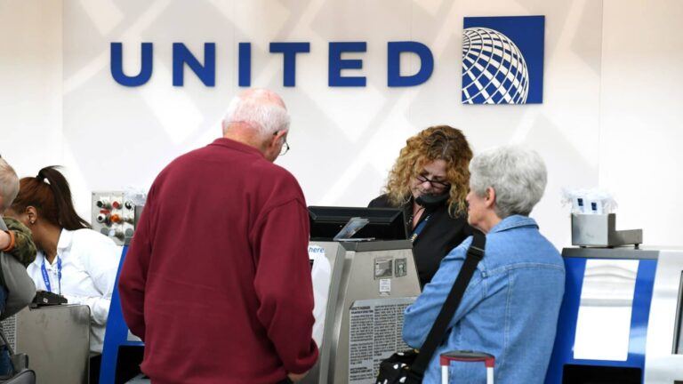 United Airlines plane grounded at Lisbon Airport