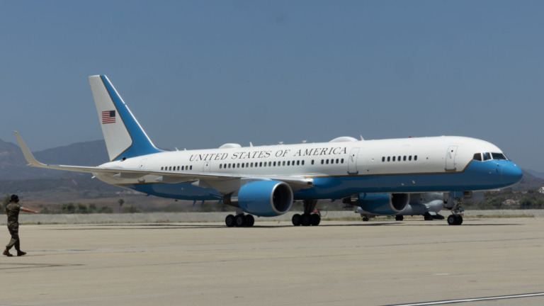 US Air Force C-32A emergency landing