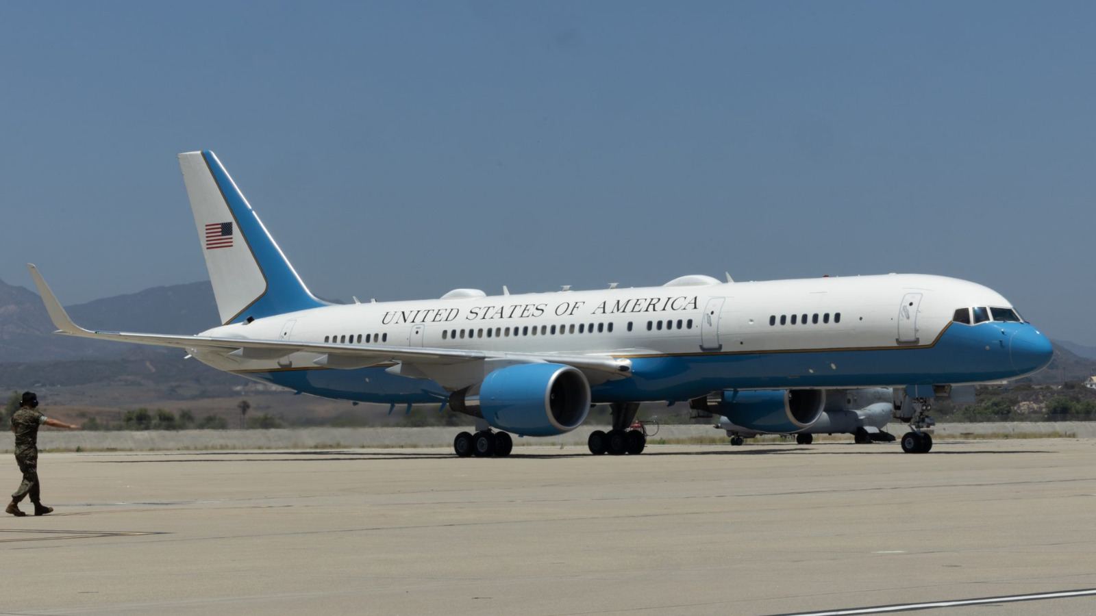 US Air Force C-32A emergency landing