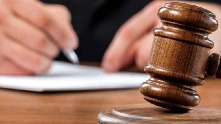 US couple faces immigration paperwork issue