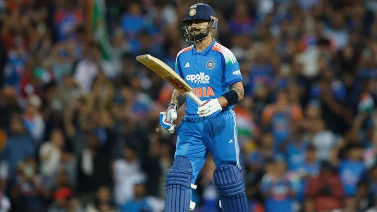 Virat Kohli celebrates record in Sydney ODI