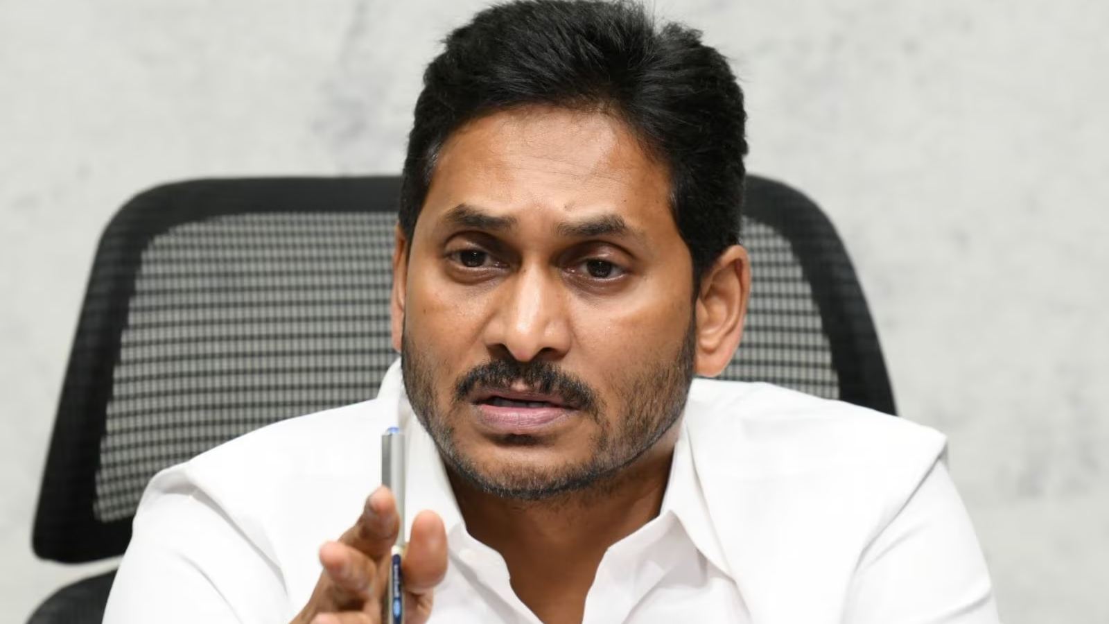 YS Jagan visits Narsipatnam College site