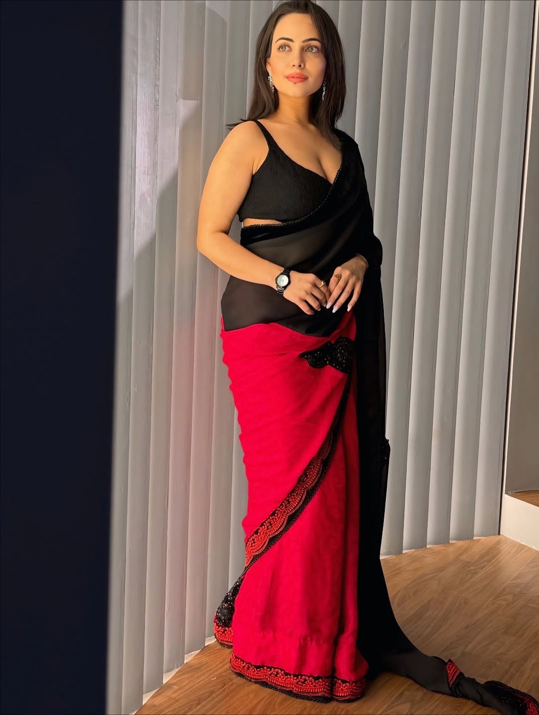 Aanchal Munjal's Glam Look In A Modern Saree