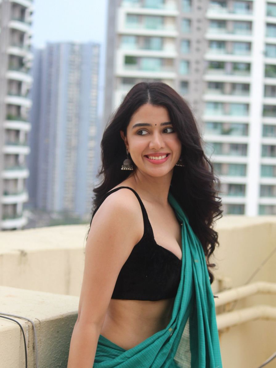 Aarti Chikara's Radiant Smile Looking Away In Saree