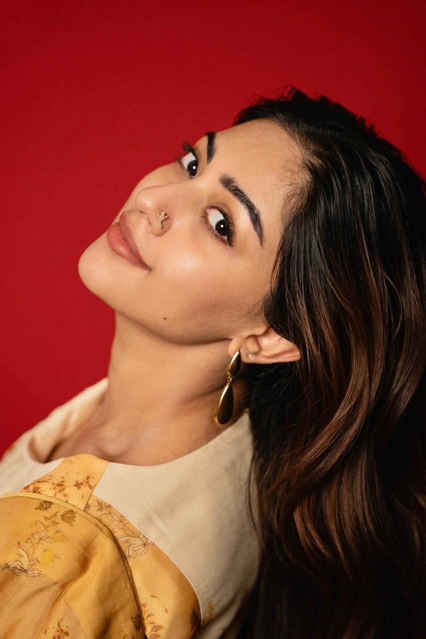 Golden Saree Drape Style Of Anu Emmanuel Close Up