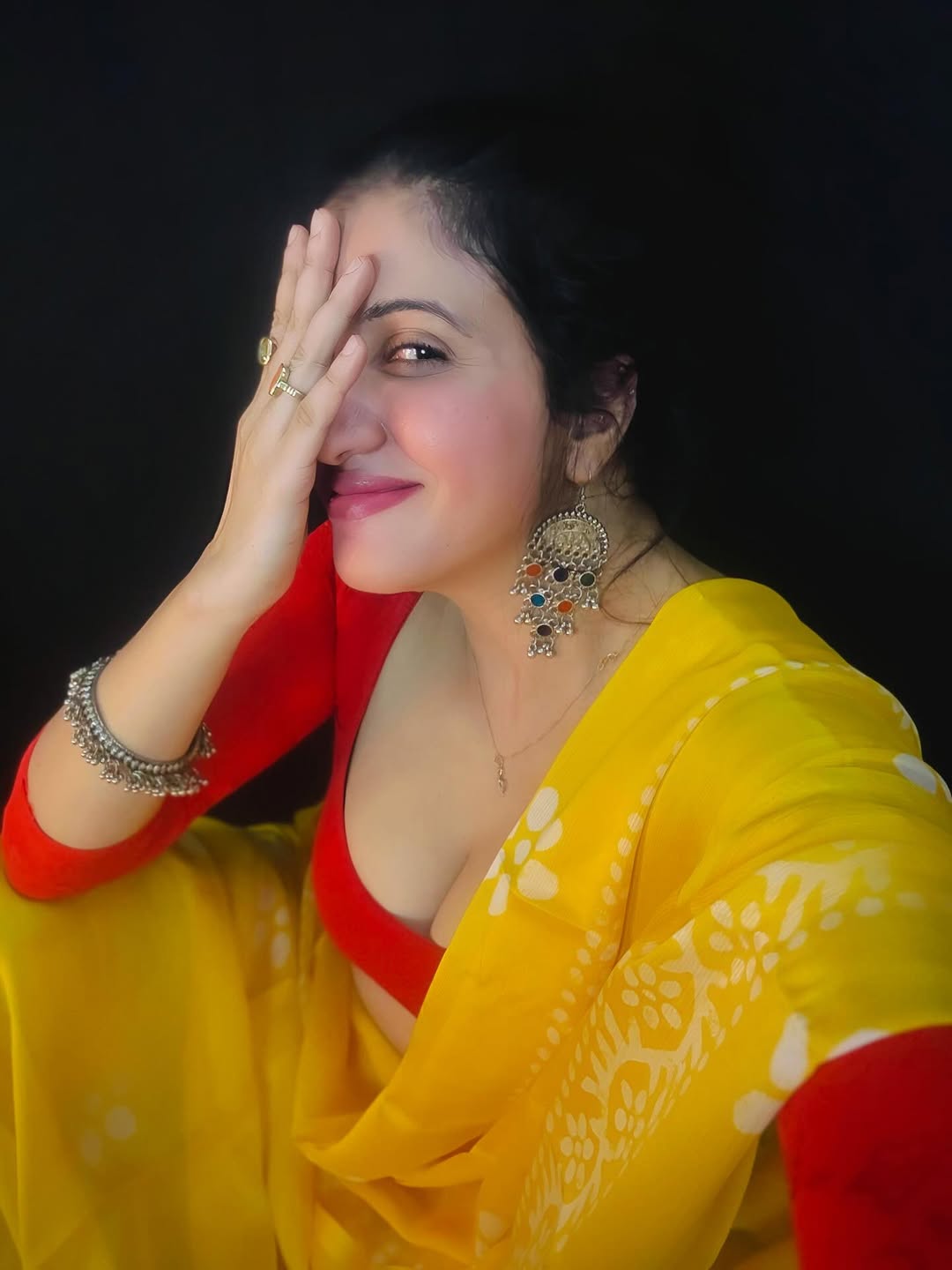 Archana Singh Rajput's Candid Laugh In A Saree