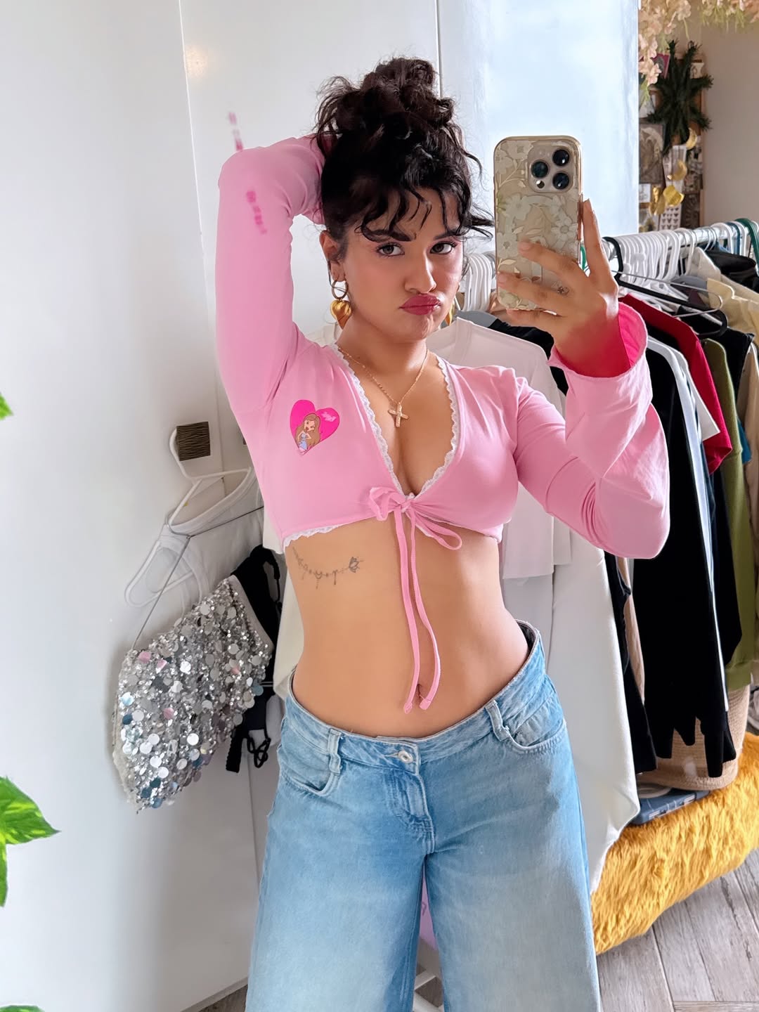 Avneet Kaur's Playful Selfie In A Pink Crop Top