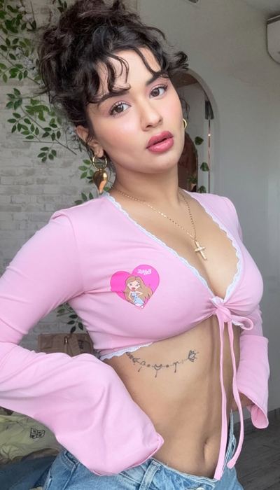 The Actress's Sizzling Look In A Pink Tie Top