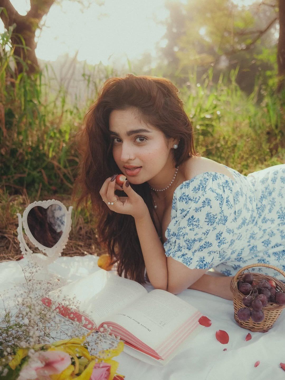 Close Up Of Ayesha Khan's Natural Makeup Look