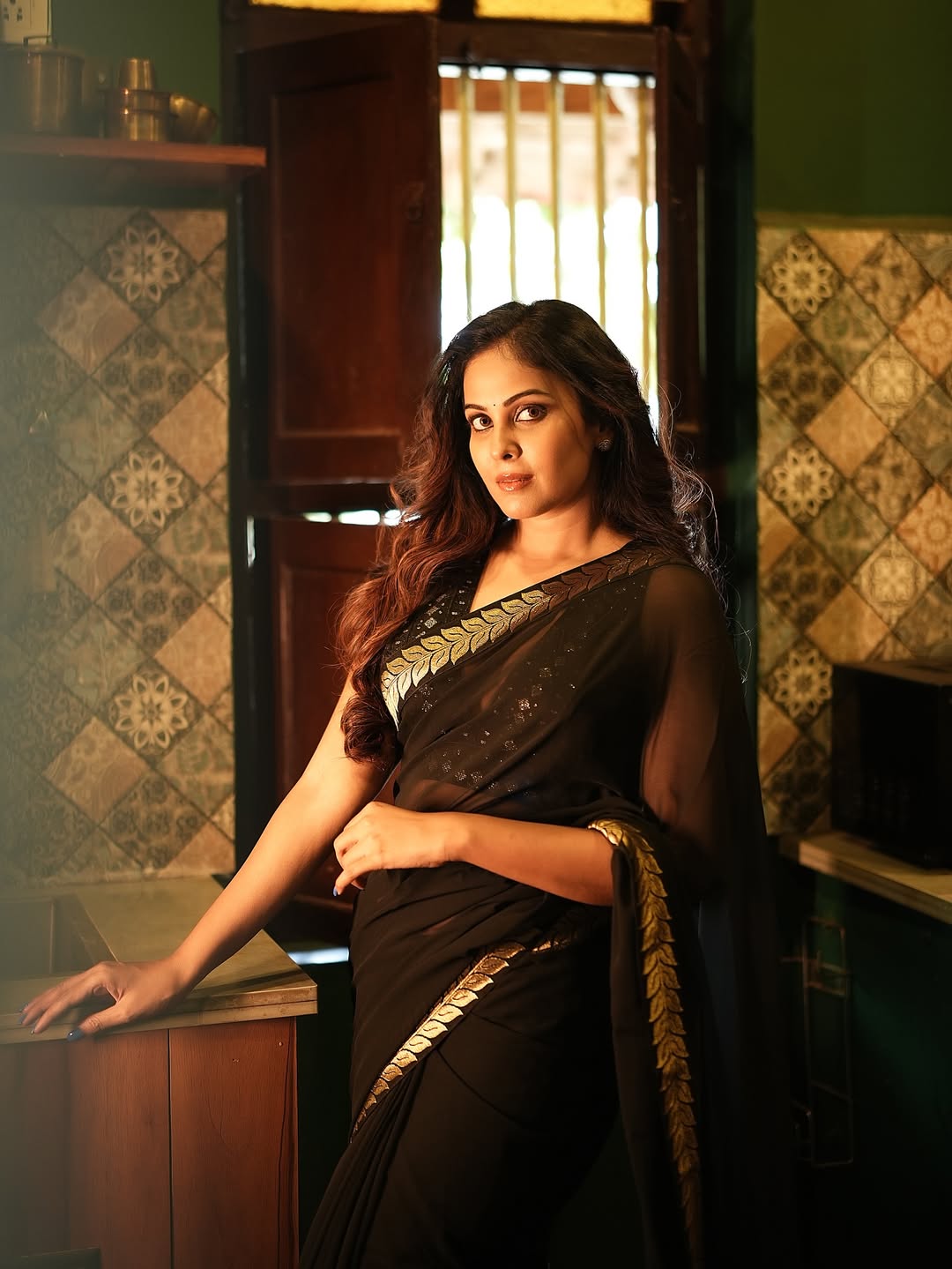 Chandni Tamilarasan's Saree With Gold Border Detail